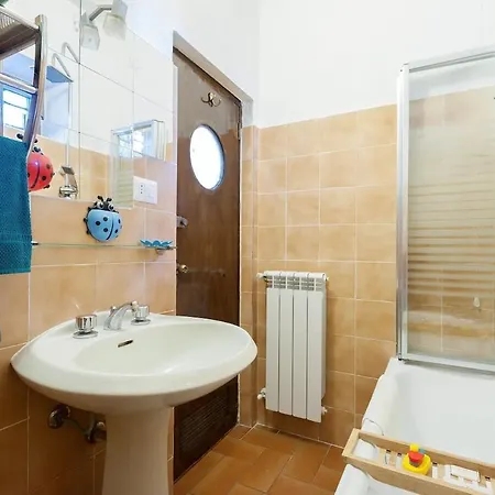 Flat In Rustico - Garden Sea View 레리치
